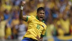 Neymar gana el duelo de delanteros a 'Chicharito'
